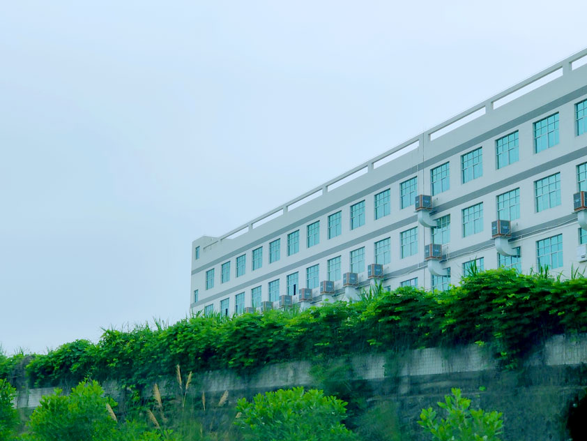 高速公路旁安裝的環(huán)?？照{(diào)-(2).jpg