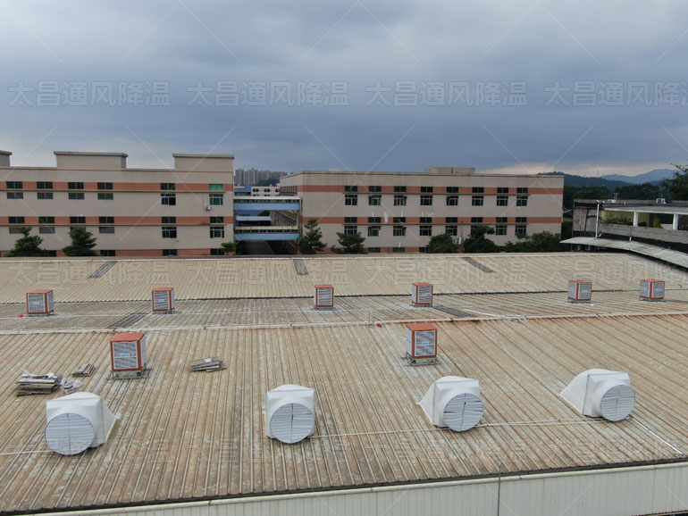 夏季炎熱，大型廠房通風(fēng)降溫設(shè)備怎么選擇呢？